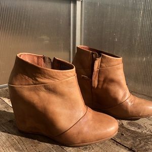 UGG booties - leather and shearling 6.5 - Great Condition